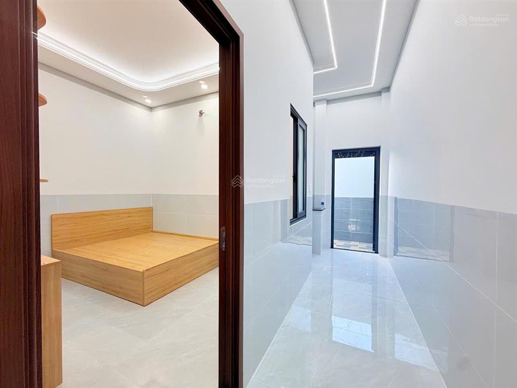 Nhà ngay tt dĩ an, bình dương cũ hcm 130m2, nhà hoàn công mới 100%