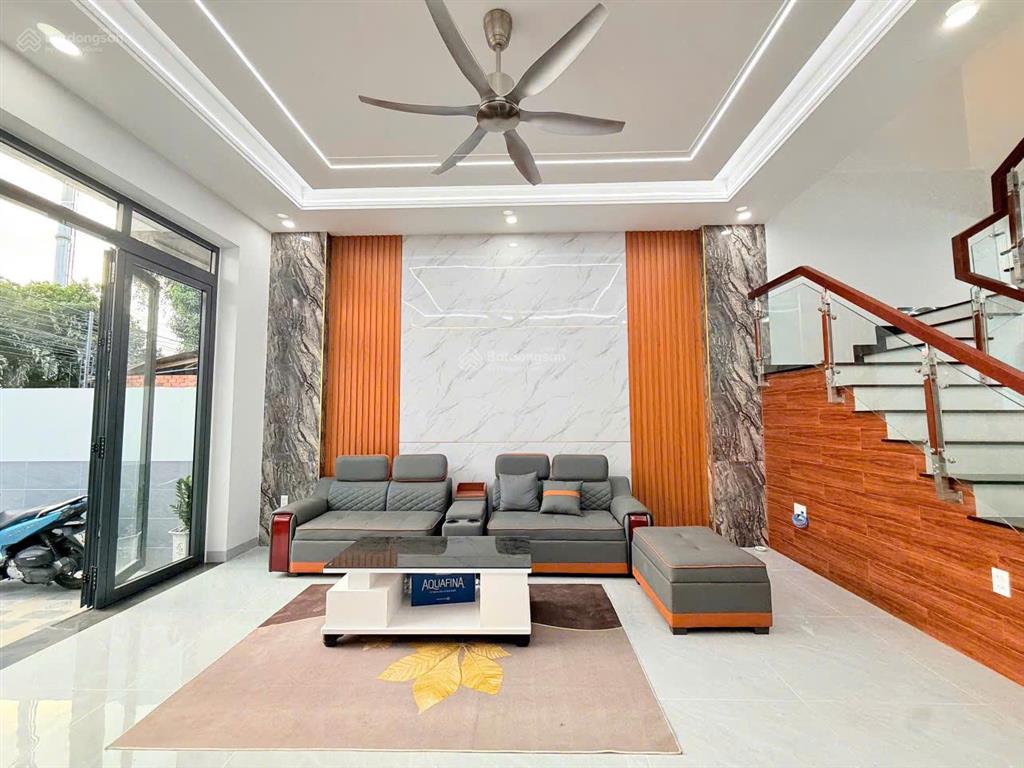 Nhà ngay tt dĩ an, bình dương cũ hcm 130m2, nhà hoàn công mới 100%