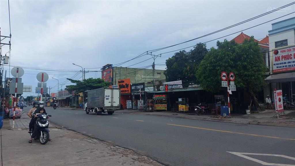 Mặt tiền kinh doanh buôn bán, ngay chợ thái hòa. 220m2