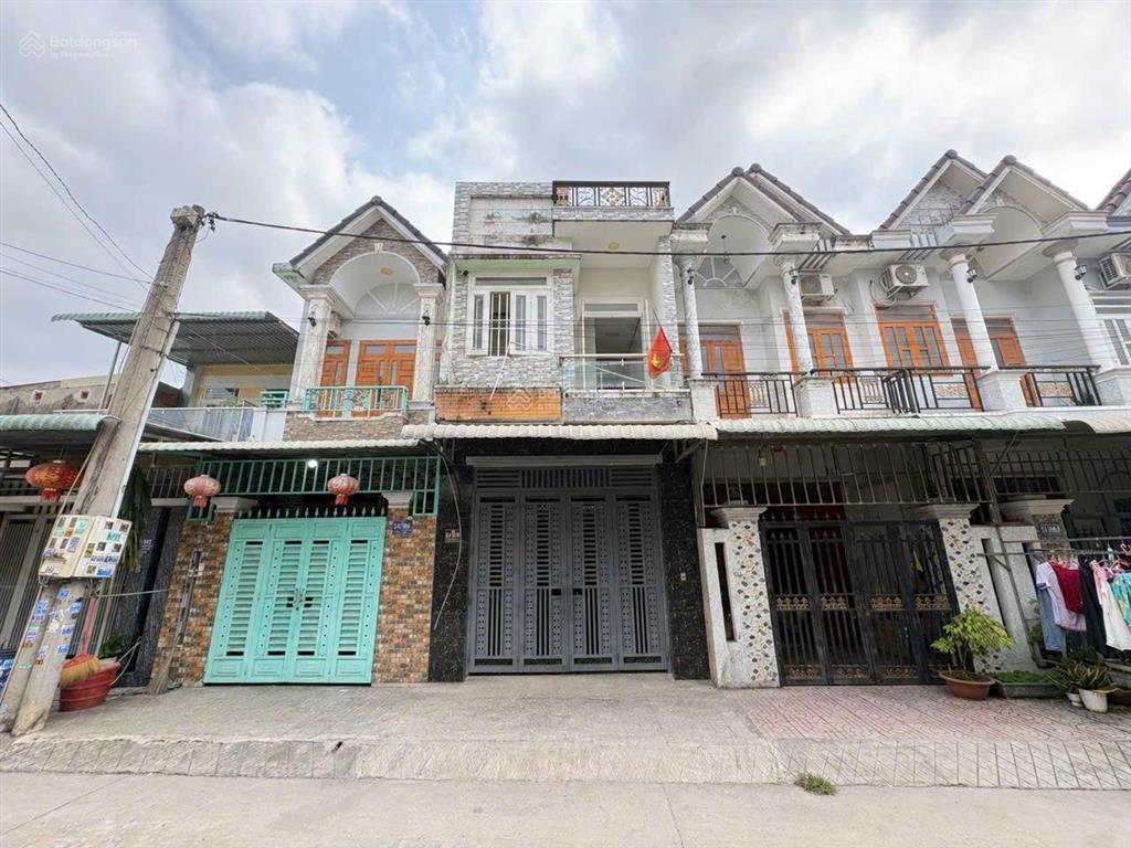 Bán rẻ nhà dĩ an gần làng đại học