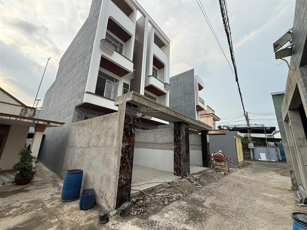 Bán nhà mới đông hòa dĩ an gần bigc go