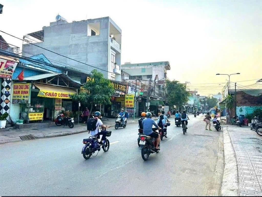 Bán mặt tiền kinh doanh víp chợ xóm vắng dĩ an
