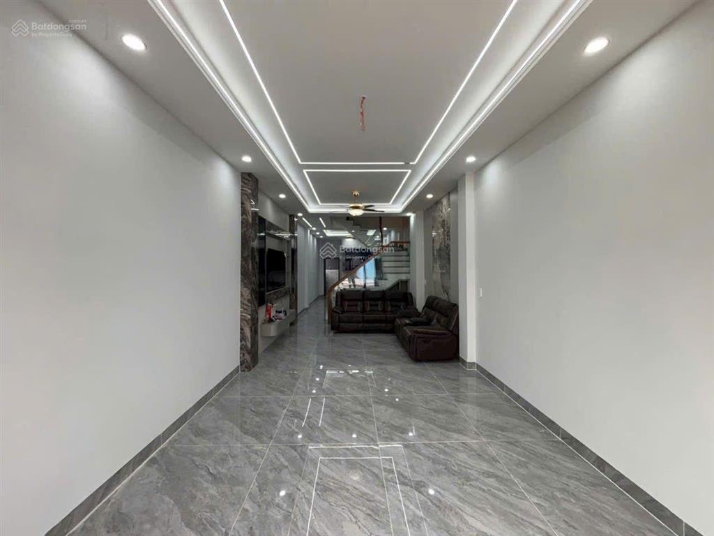 Bán nhà phố hoàn công dĩ an gần làng đại học quốc gia