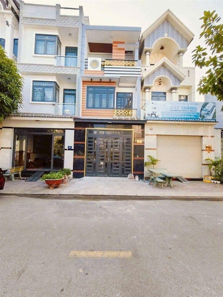 Bán nhà phố đông hòa dĩ an gần làng đại học