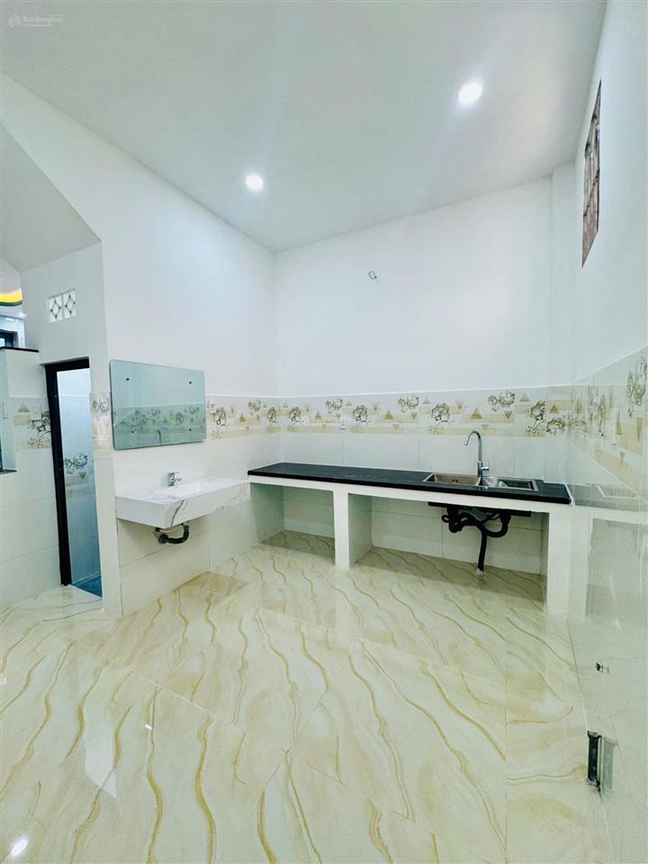 Bán rẻ nhà dĩ an sát trung tâm hành chính