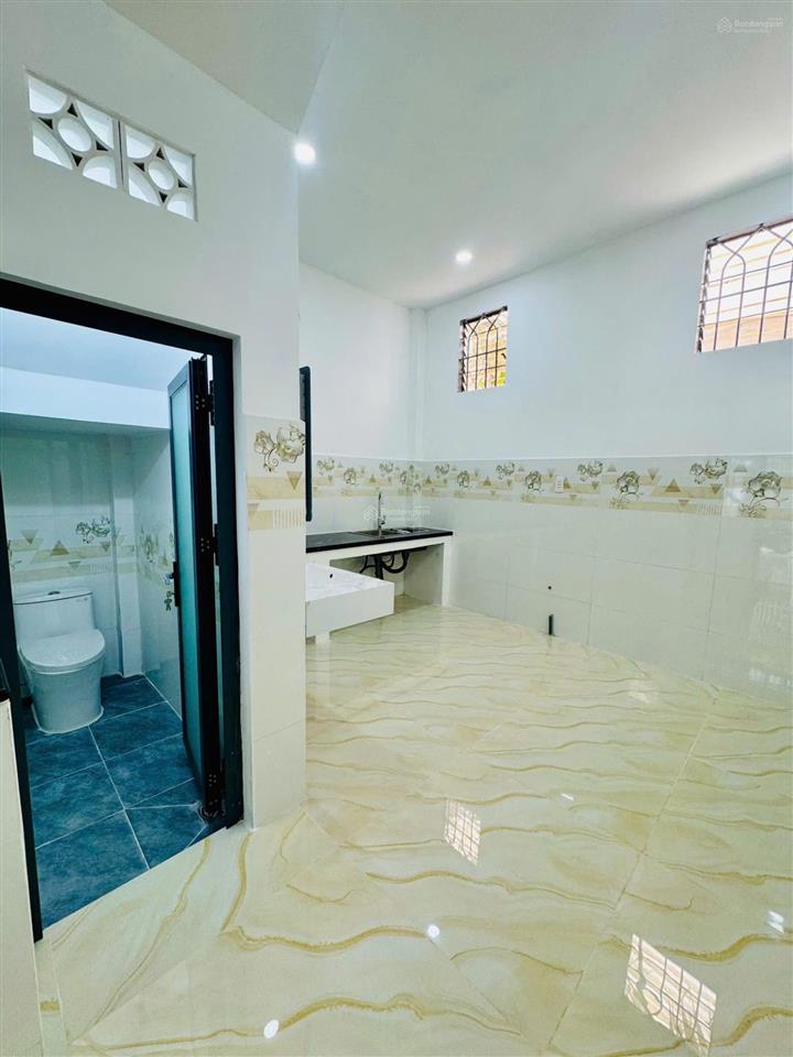 Bán rẻ nhà dĩ an sát trung tâm hành chính