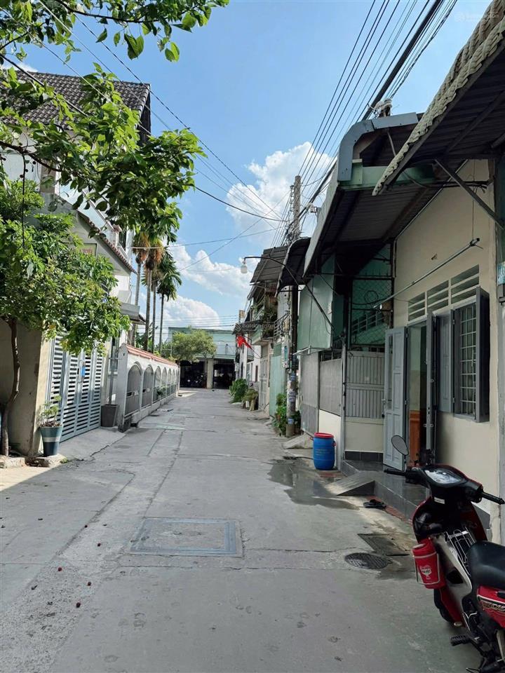 Bán rẻ nhà dĩ an gần ngã 3 ông xã