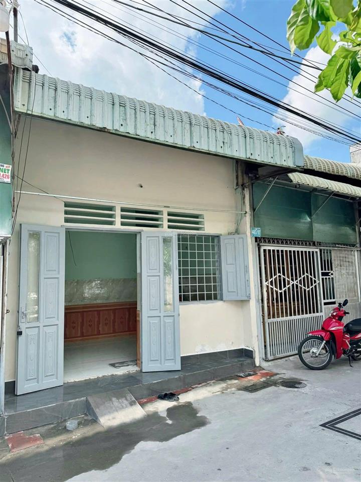 Bán rẻ nhà dĩ an gần ngã 3 ông xã
