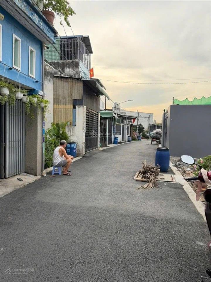 Bán nhà dĩ an ngay chợ dĩ an 1