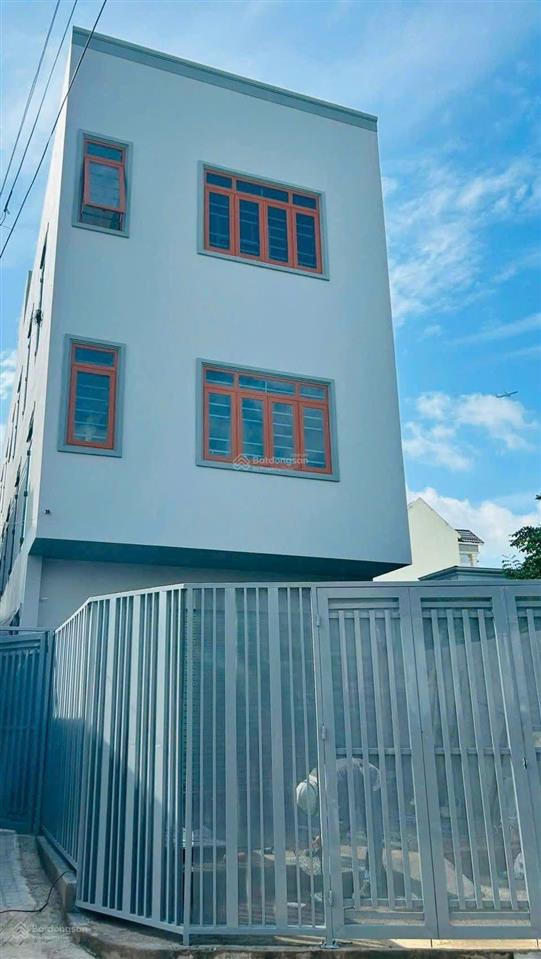 Bán tòa nhà căn hộ dịch vụ đông hòa dĩ an sát làng đại học