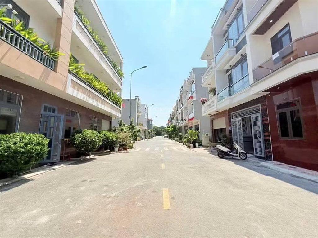 Bán nhà mới 2 mặt tiền lê phong ngay vincom dĩ an