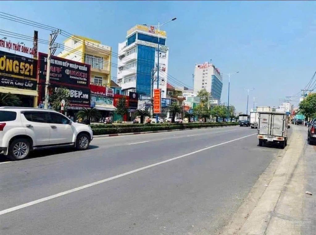 Mặt tiền quốc lộ 13, ngay ngã tư chợ đình, vị trí siêu vip, giá rẻ. 0933 292 ***