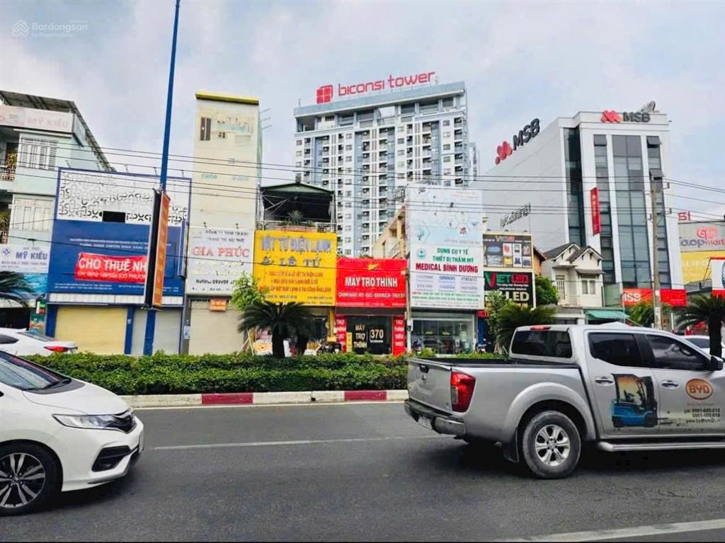 Mặt tiền quốc lộ 13, ngay ngã tư chợ đình, vị trí siêu vip, giá rẻ. 0933 292 ***