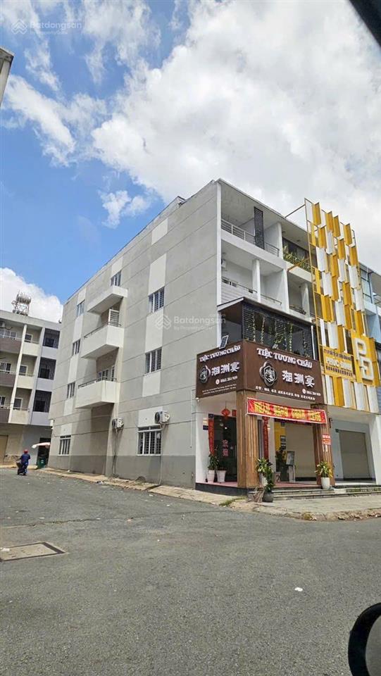 Bán nhà ngay thành phố mới bình dương, khu thương mại richtown, đang có thu nhập. 0933 292 ***
