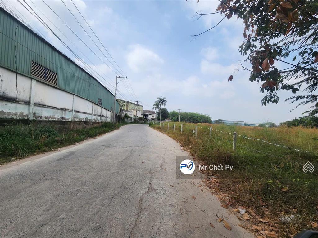 Bán đất 41687m2, quy hoạch đất sản xuất kinh doanh, gần đường đt 748