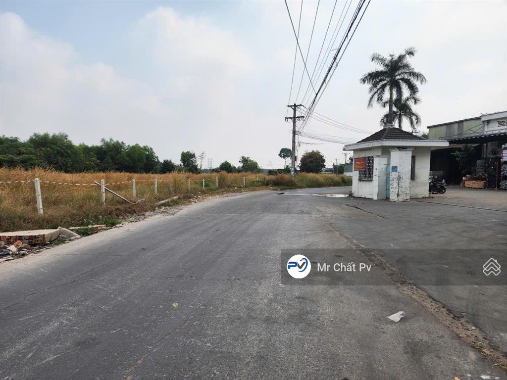 Bán đất 41687m2, quy hoạch đất sản xuất kinh doanh, gần đường đt 748