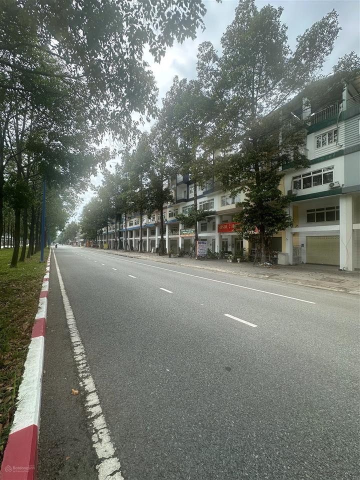 Bán nhà khu uni town 1 trệt 5 lầu 3 mặt tiền đường lê hoàn  trần quốc tuấn và đường nhựa chỉ 13ty