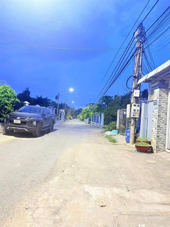 Hàng hiếm  nhà 1 trệt 1 lầu mặt tiền bình nhâm 04  có sân xe hơi  99m²