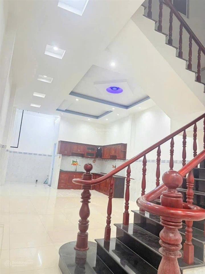 Hàng hiếm  nhà 1 trệt 1 lầu mặt tiền bình nhâm 04  có sân xe hơi  99m²