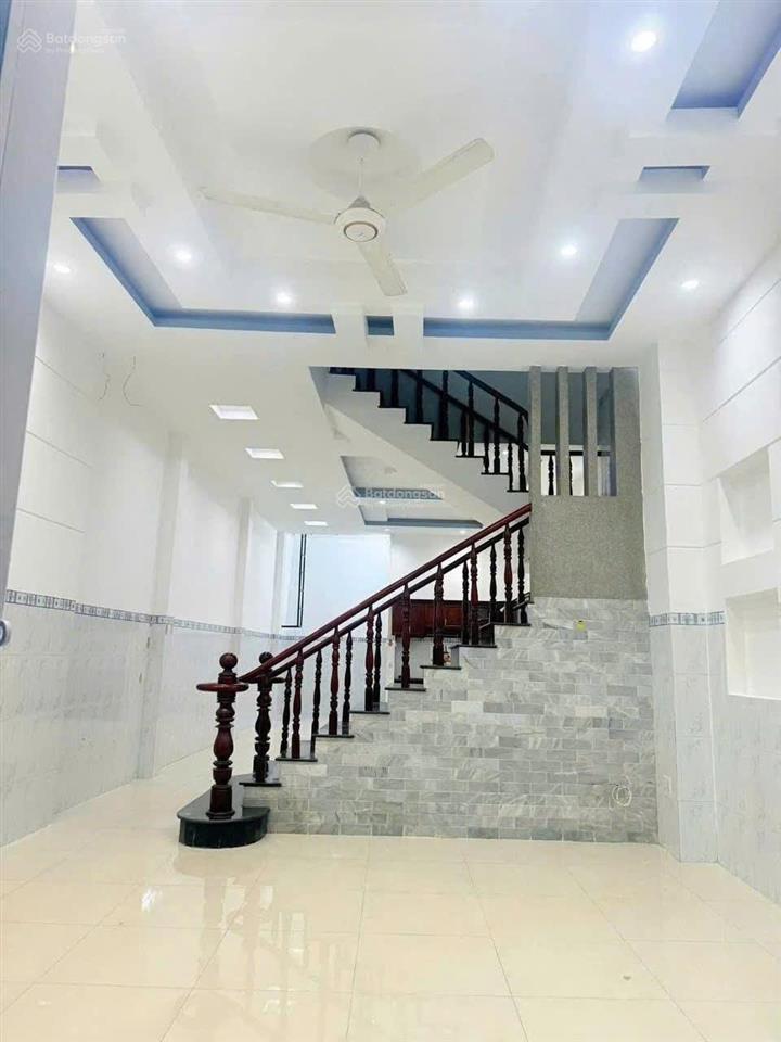 Hàng hiếm  nhà 1 trệt 1 lầu mặt tiền bình nhâm 04  có sân xe hơi  99m²