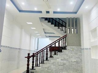 Hàng hiếm  nhà 1 trệt 1 lầu mặt tiền bình nhâm 04  có sân xe hơi  99m²