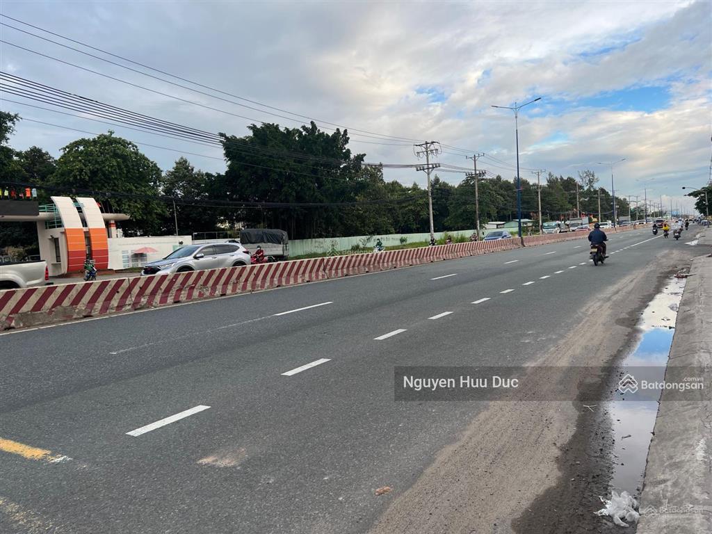 Bán đất mặt tiền quốc lộ 13 (18.000m2) 1,8ha. phường hưng định thị xã thuận an bd (giá 600 tỷ)