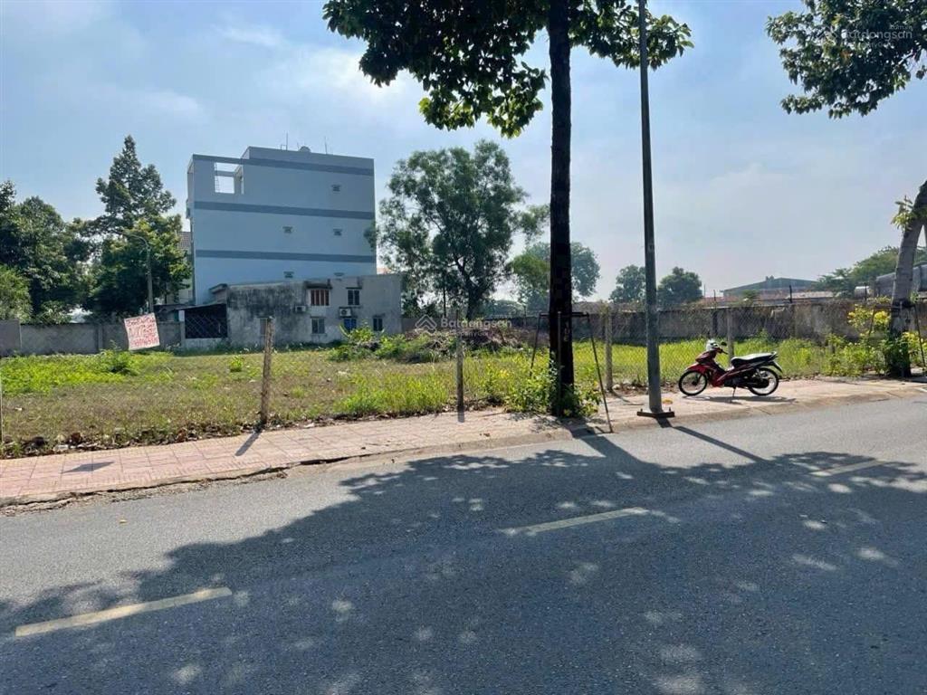 Bán đất 35 x 40m (400m2 thổ cư) mặt tiền bùi quốc khánh, p chánh nghĩa, tp, tdm, bd, 35tr/m2