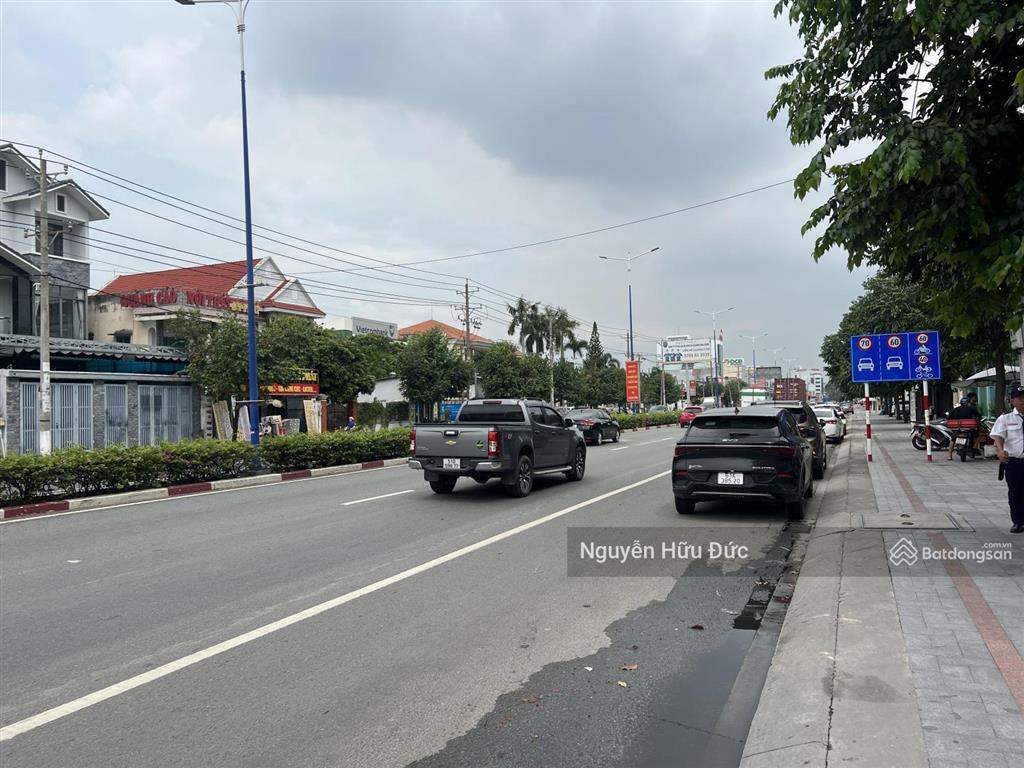 Bán đất 5.500m2 (2.100m2 thổ cư) mặt tiền quốc lộ 13. phường phú hoà tp thủ dầu một, bình dương