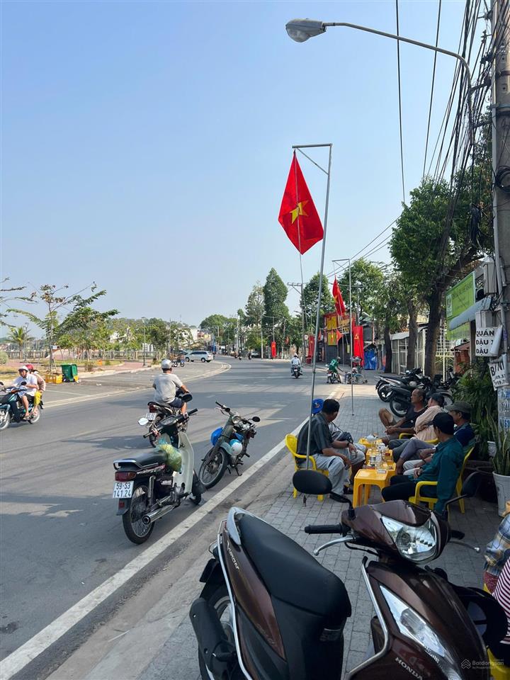 Bán nhà mặt tiền nguyễn tri phường 4,5 x 19 ( 100 thổ ) phường chánh nghĩa , tp , tdm , bình dương