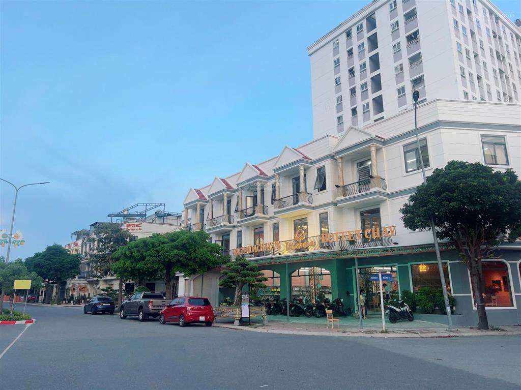 Bán nhà 1 trệt 2 lầu hoàn công kđt phúc đạt, thủ dầu một  mặt tiền trục chính d1, full nội thất