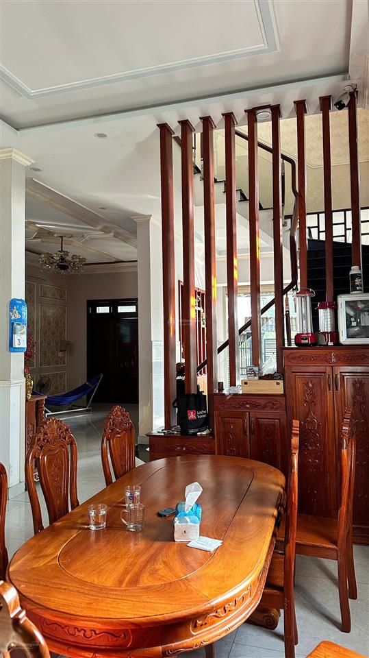 Bán biệt thự kèm 18 phòng trọ đường nguyễn đức thuận, phú lợi, thủ dầu một  dòng tiền cực tốt