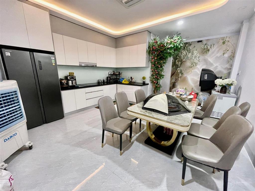 Cho thuê nhà 1 lầu 1 trệt đường d1 kinh doanh sầm uất
