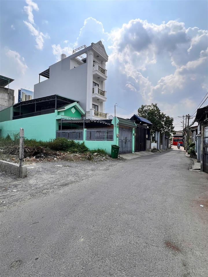 Giá kịch sàn 271m2 19 tỷ  khuôn đất đẹp xây chdv  ngay ql13  ngang gần 8m