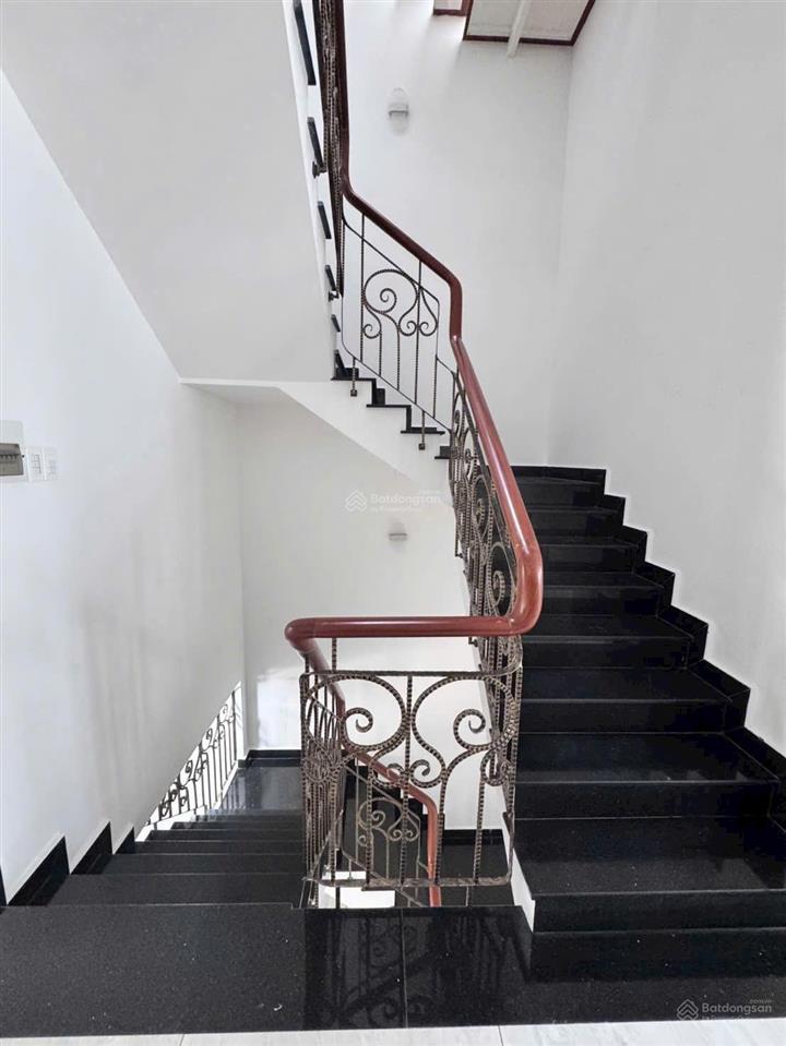Cực ngon! nhà 4 tầng bên sông 17,5 tỷ  115.5m2 (380m2 sàn)  hướng đông nam hiếm có