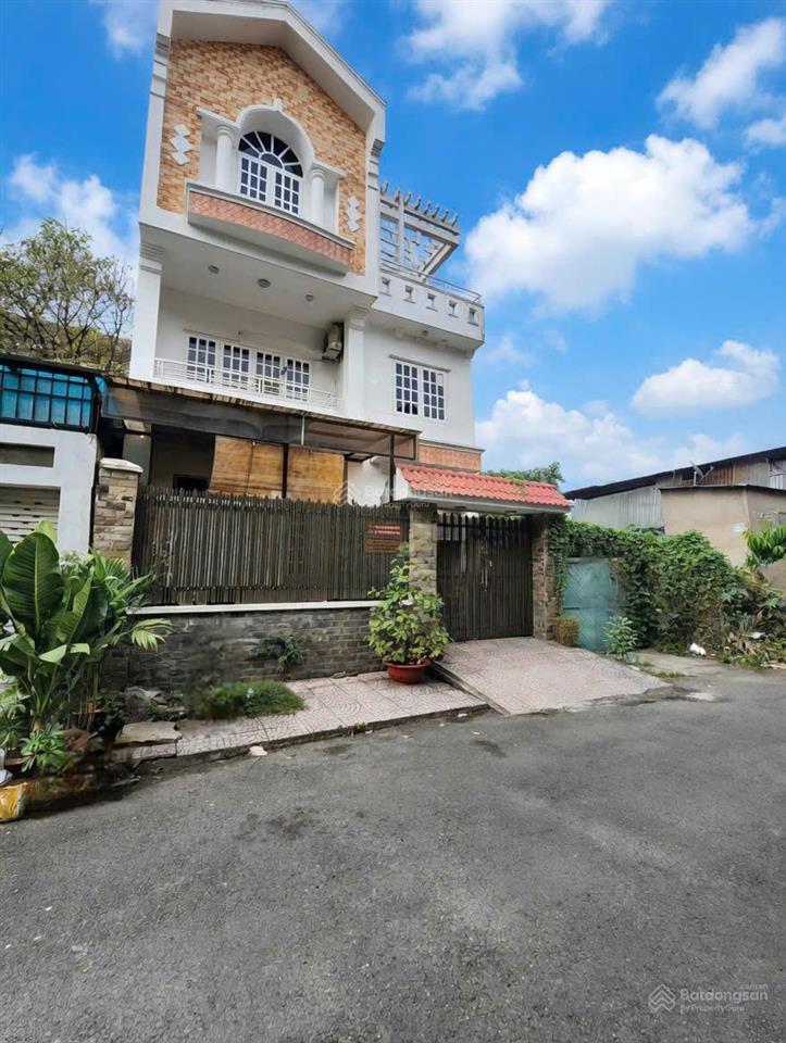 Kẹt lắm rồi! nhà 4 tầng  ngang 8m  hướng đn  bên sông hbc  gần 300m2 sàn 17.2 tỷ