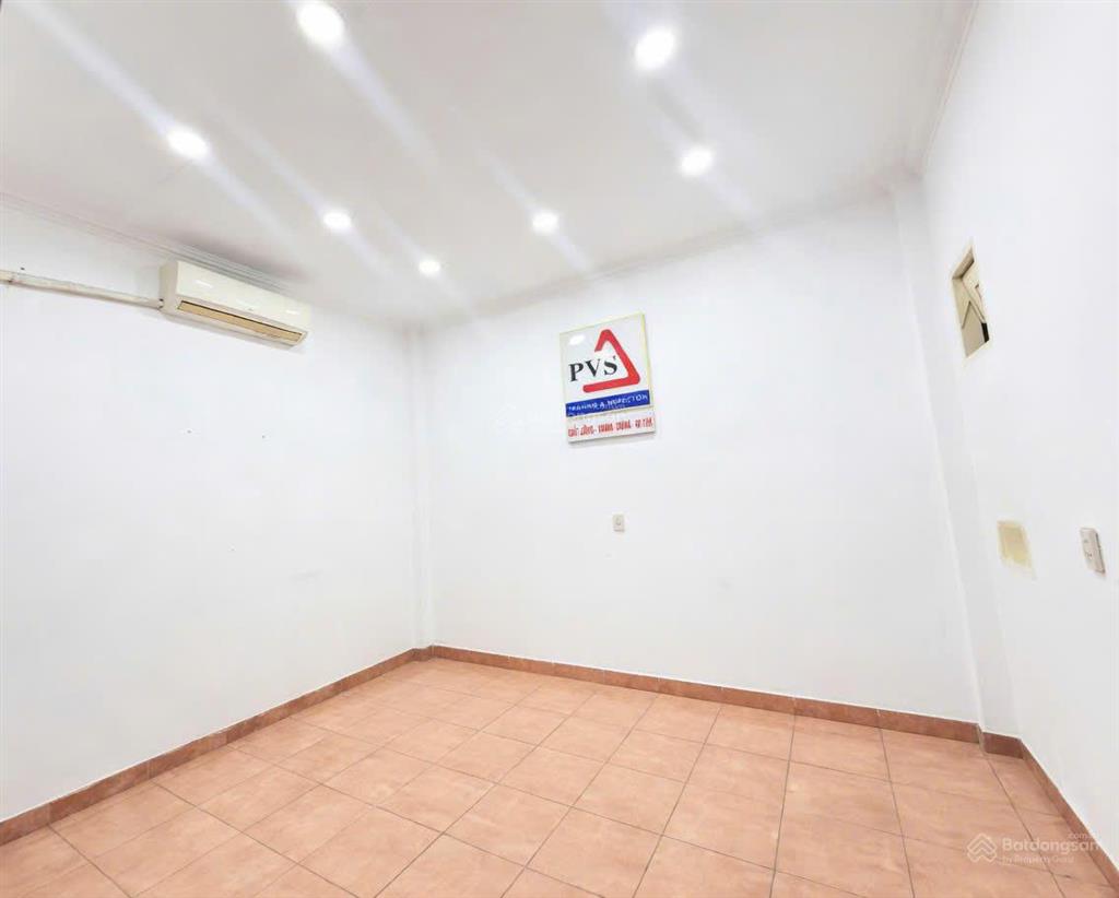 Kẹt lắm rồi! nhà 4 tầng  ngang 8m  hướng đn  bên sông hbc  gần 300m2 sàn 17.2 tỷ