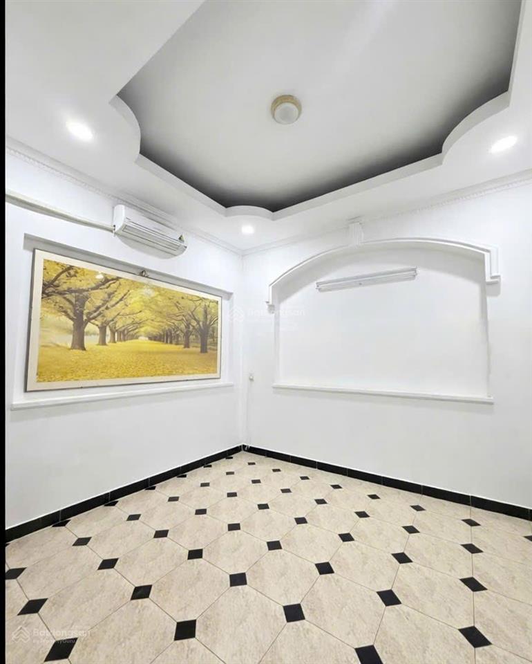 Kẹt lắm rồi! nhà 4 tầng  ngang 8m  hướng đn  bên sông hbc  gần 300m2 sàn 17.2 tỷ