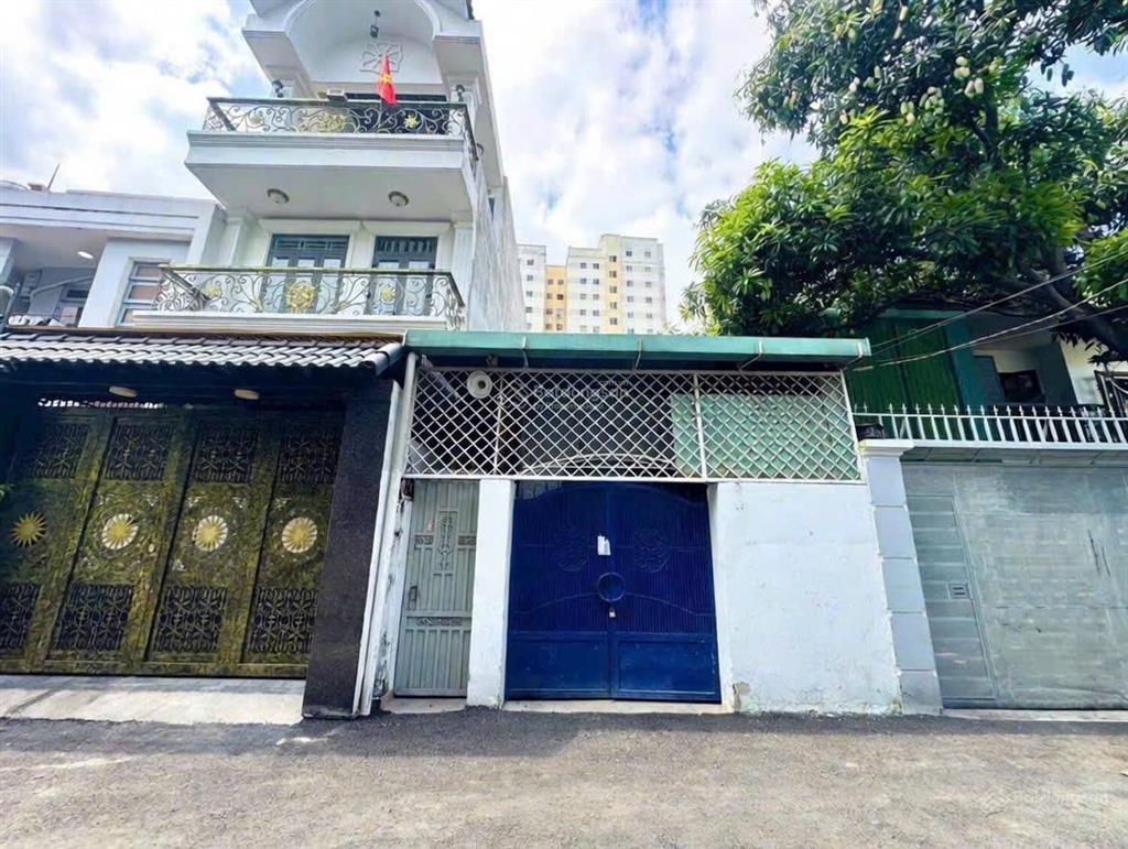 Hiếm! nhà 90m2, 10.8 tỷ  cạnh giga mall  khu bên sông hbc  bán đất tặng nhà