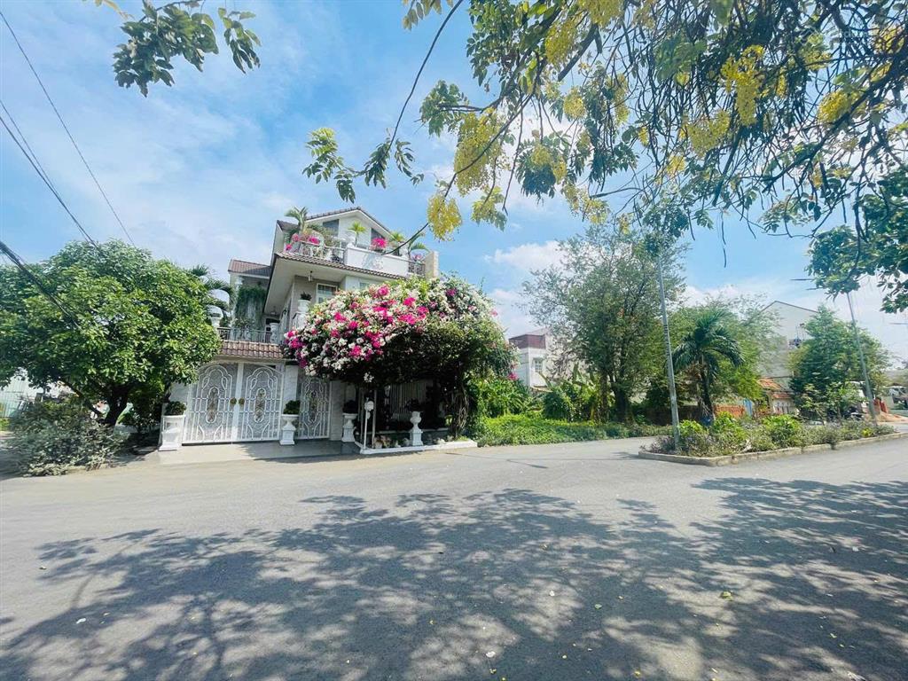 Siêu hiếm! đất đối diện sông sg 50m  ngay giga mall  dt 127.8m2 chỉ 13.5 tỷ