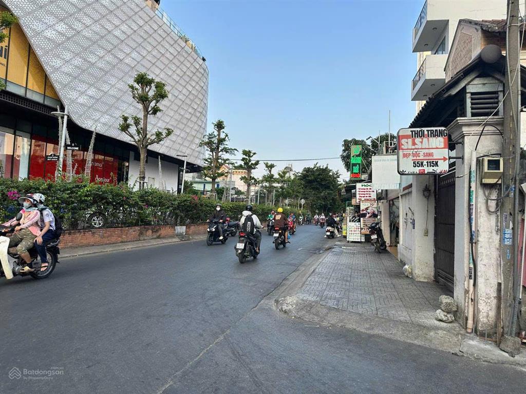 Quá ngon! đối diện giga mall  mt đường 20  xây cao tầng  11 tỷ tl