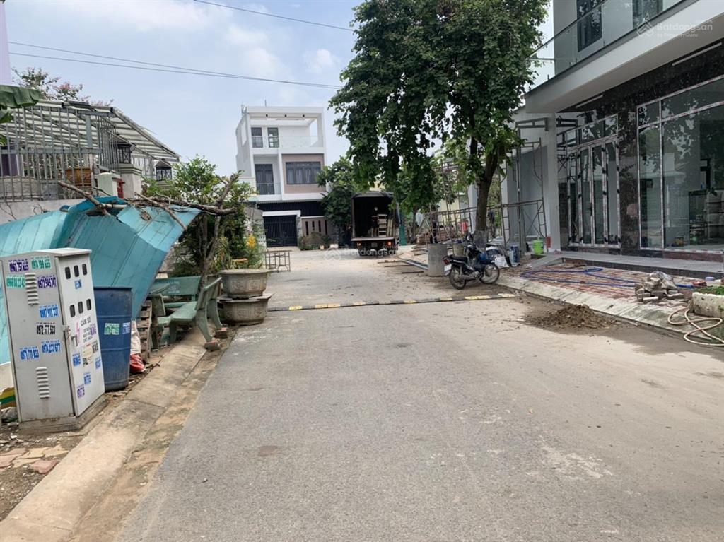 Bán 2 căn nhà liền kề vừa ở vừa cho thuê, đường xe ô tô  ngay bệnh viện quốc tế hạnh phúc