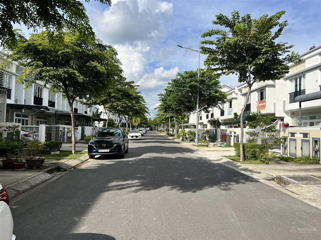 Bán nhanh căn nhà phố vườn thiên đàng 2 ecolakes mỹ phước tp hcm gần công viên hồ bơi