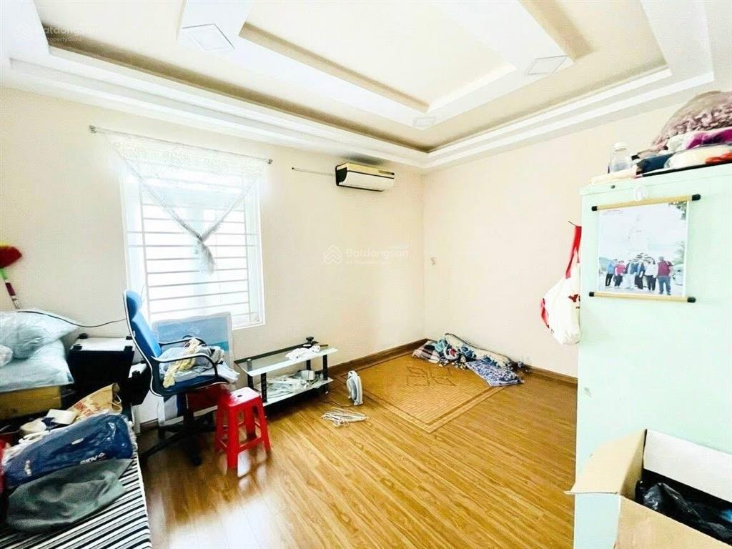 Nhà 1 lầu có 2 phòng ngủ sân đậu ô tô sổ hồng riêng hoàn công đầy đủ.