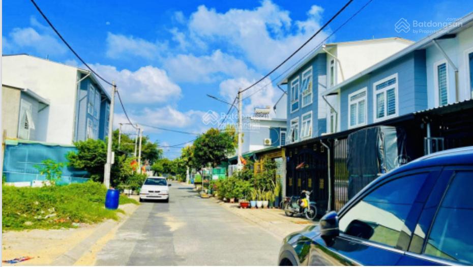 Nhà 1 lầu có 2 phòng ngủ sân đậu ô tô sổ hồng riêng hoàn công đầy đủ.