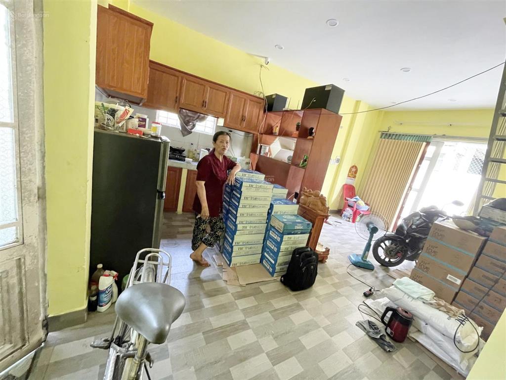 Nhà 1 trệt 1lầu 3 pn. giá 2.35 tỷ sổ hồng riêng bao sang tên!