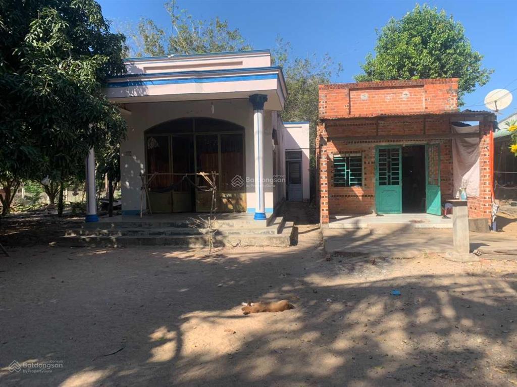Bán đất dt 8x63m (có 70m2 tc) có căn nhà c4 mt đường đt 793