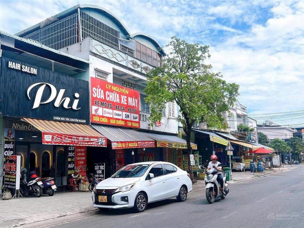 Chính chủ bán cặp nhà trọ vsip1 dt 280m2 ngang 10m full thổ cư giá 11 tỷ  0909 170 ***