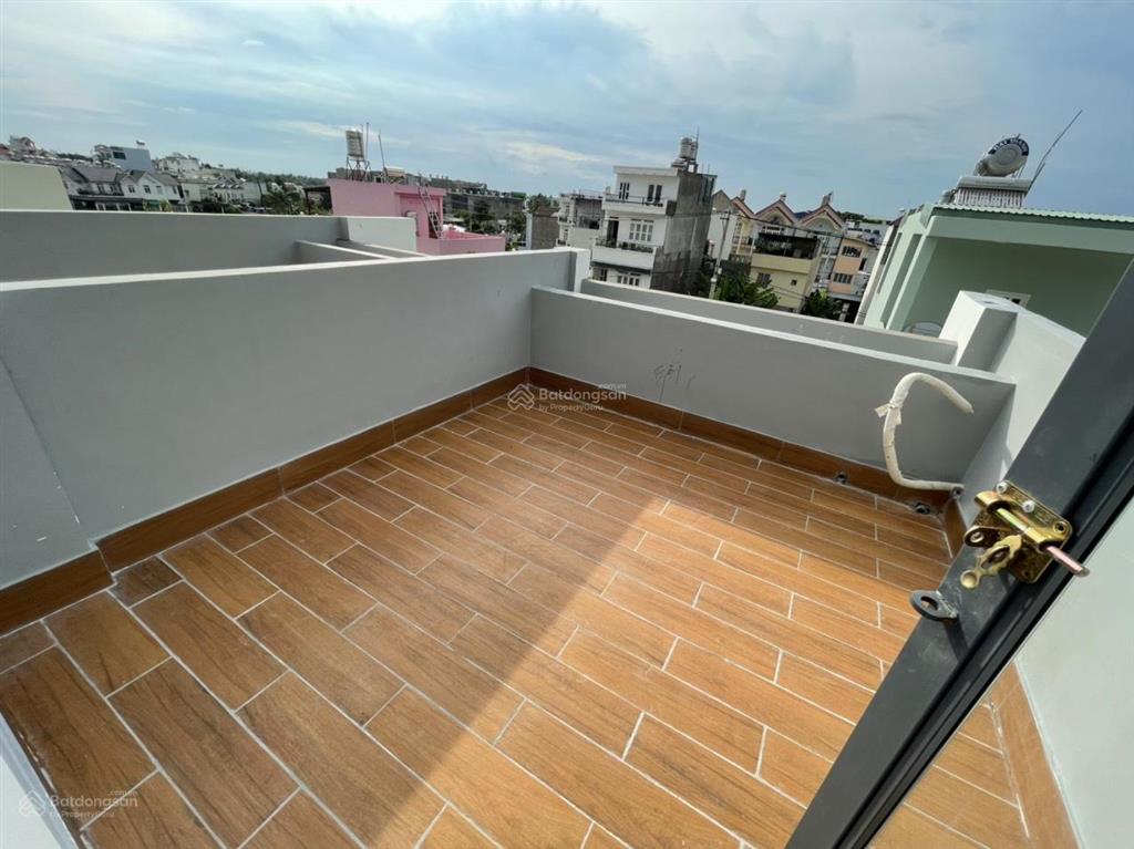 Nhà nguyên căn 7,5tr, 4pn hẻm ô tô 126m²