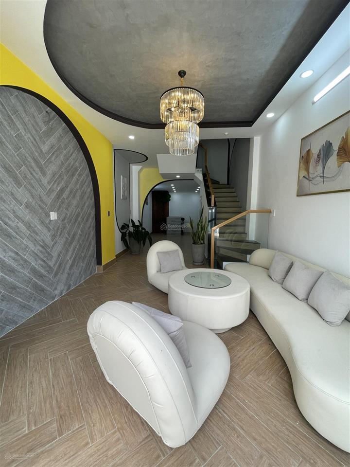 Nhà nguyên căn 7,5tr, 4pn hẻm ô tô 126m²