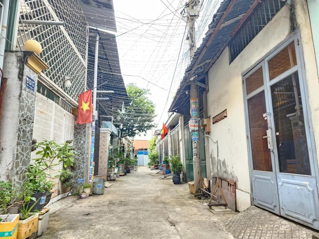 Tl13  2 lầu ngay có 1,130 tỷ ngã tư ga